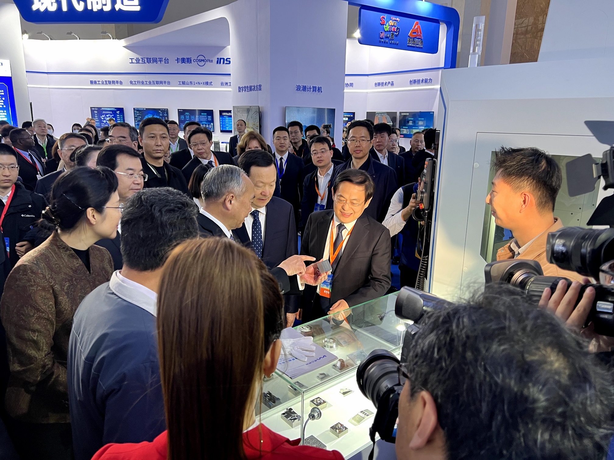 省委書記評(píng)價(jià)模具(可用素材2).jpg 省委書記評(píng)價(jià)模具(可用素材2).jpg